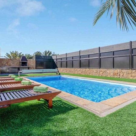 Villa Cobas Con Piscina Y Privada Triquivijate Exterior photo